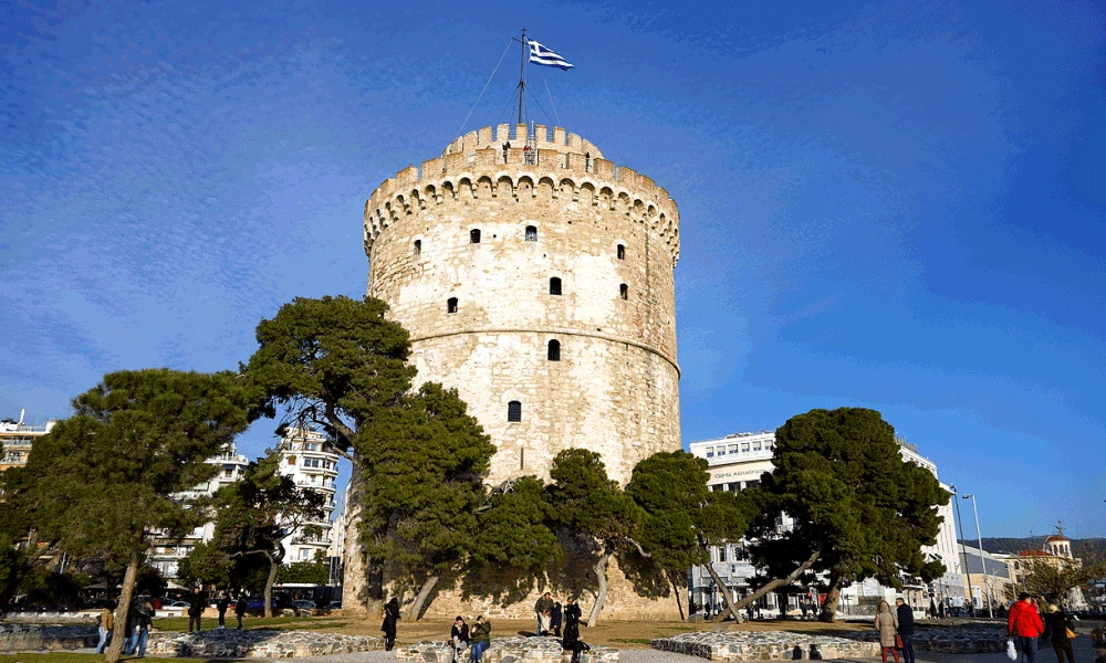 Σοκ στη Θεσσαλονίκη: Άνδρας έπεσε από τον Λευκό Πύργο - Βίντεο